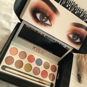 Kylie Jenner The Royal Peach Palette